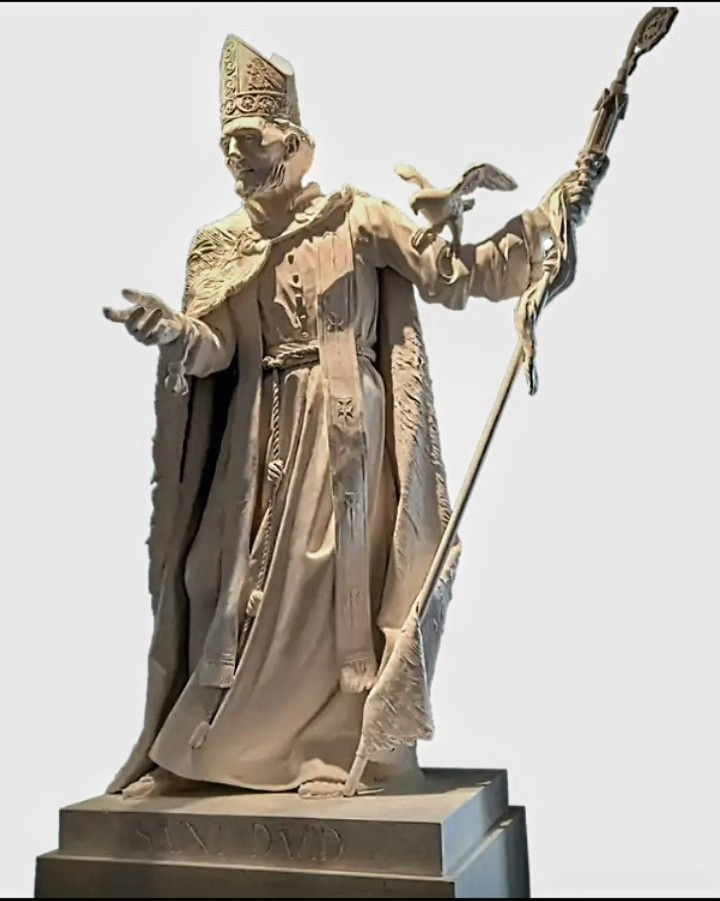 statue of St David by Barry Davies sculptor